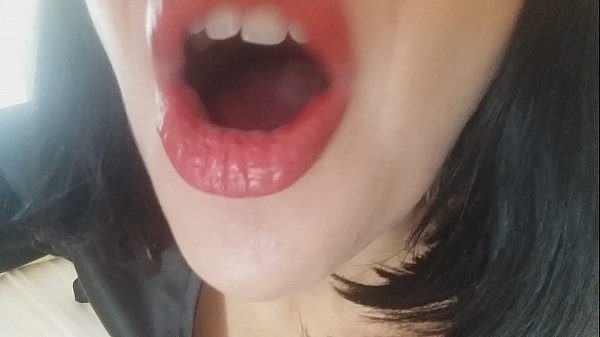 Querida, sua madrasta não vai deixar você ir à escola hoje... Eu preciso muito de você...